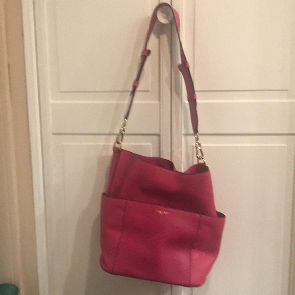 DROP PRICE!Henri Bendel Deep Fuchsia Pink Leather Bucket Bag w/ Adjustable Strap - Picture 1 of 7
